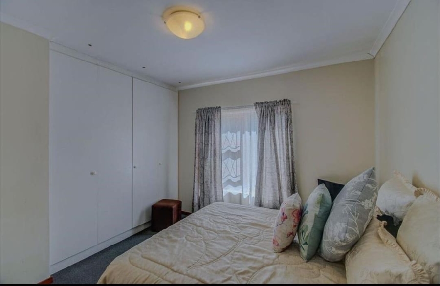 5 Bedroom Property for Sale in Overbaakens Eastern Cape